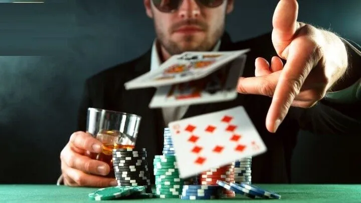 Tư duy fold đúng lúc - Vũ khí giúp người chơi làm chủ ván bài Poker