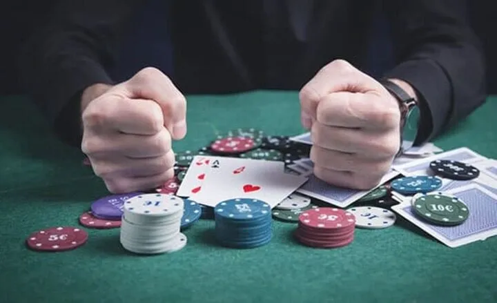 Đọc range bài đối thủ bí quyết giúp người chơi chiến thắng lớn trong Poker